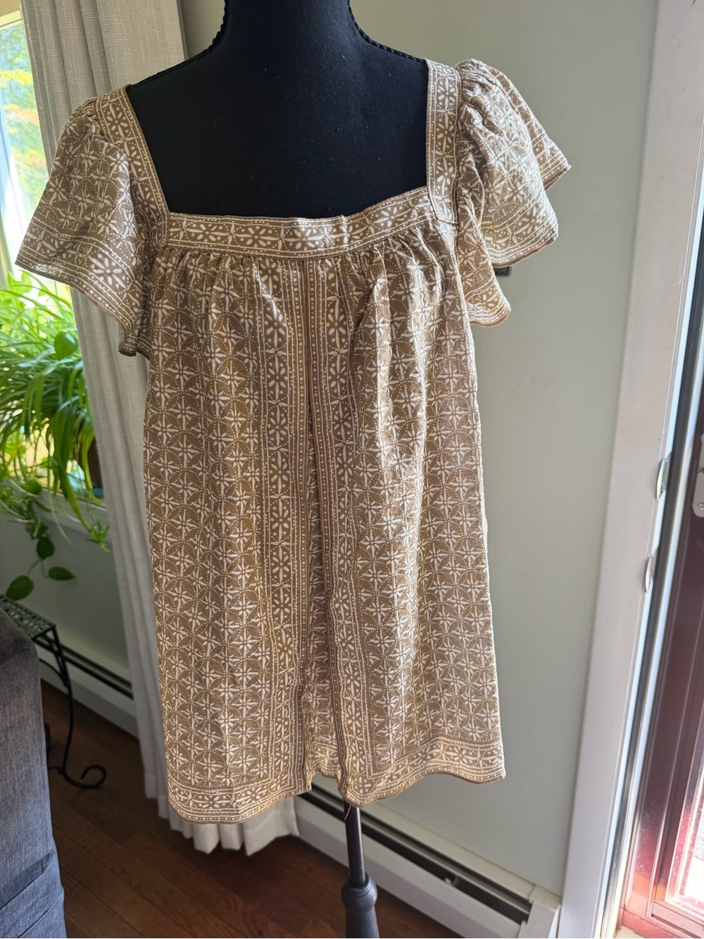Max Studio Beige and White Embroidered Pattern Square-Neck Peasant Top